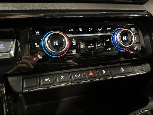 Used 2022 GMC Sierra 1500 AT4 image 35