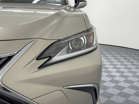 Used 2019 Lexus ES 300h w/ Premium Package FWD image 12