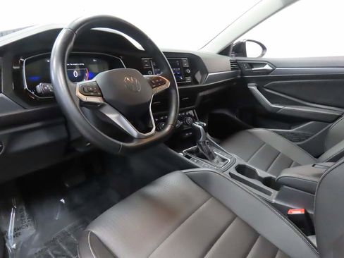 Certified 2024 Volkswagen Jetta SE image 9