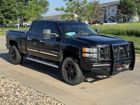 Used 2011 Chevrolet Silverado 2500 LTZ w/ LTZ Plus Package AWD/4WD image 2
