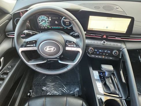 Used 2024 Hyundai Elantra Limited FWD image 28