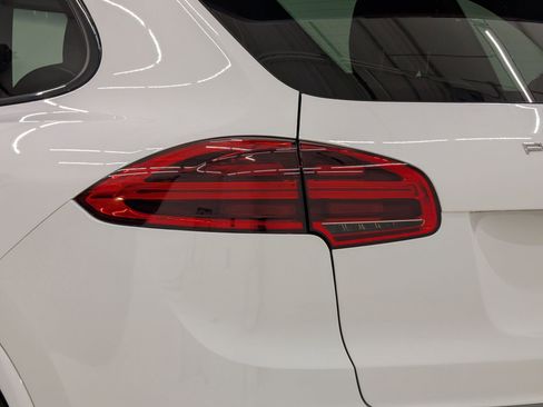 Used 2018 Porsche Cayenne AWD image 13