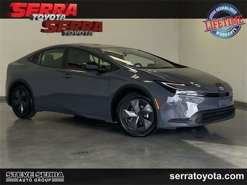 Used 2025 Toyota Prius LE image 1