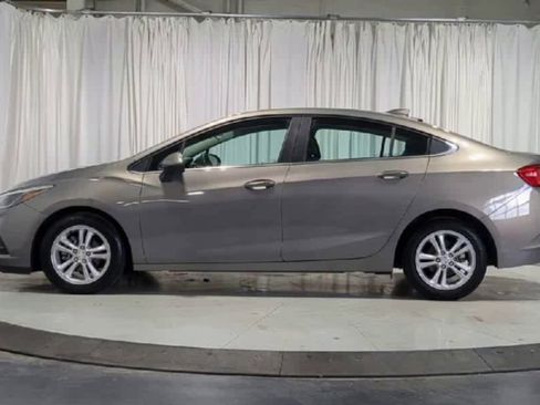 Used 2018 Chevrolet Cruze LT w/ Convenience Package image 6