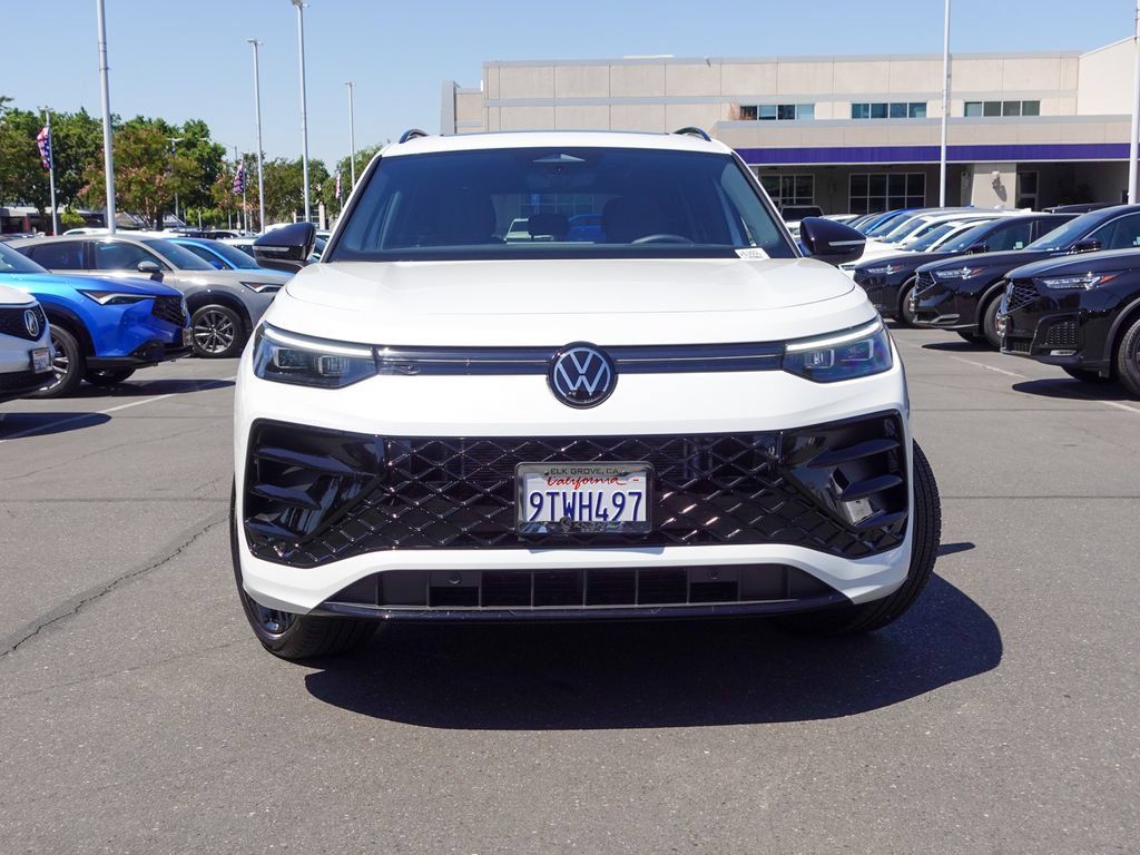 Certified 2026 Volkswagen Tiguan SE R-Line AWD/4WD image 4