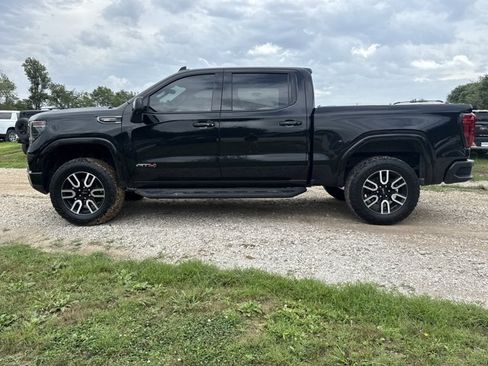 Used 2023 GMC Sierra 1500 AT4 w/ AT4 Premium Package AWD/4WD image 3