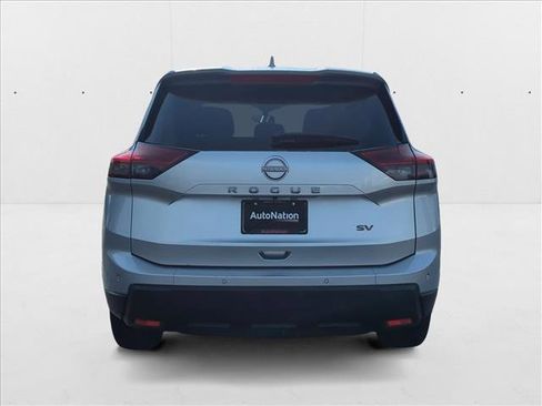 Used 2024 Nissan Rogue SV image 8