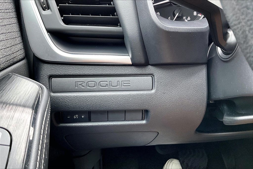 Used 2022 Nissan Rogue S AWD/4WD image 16