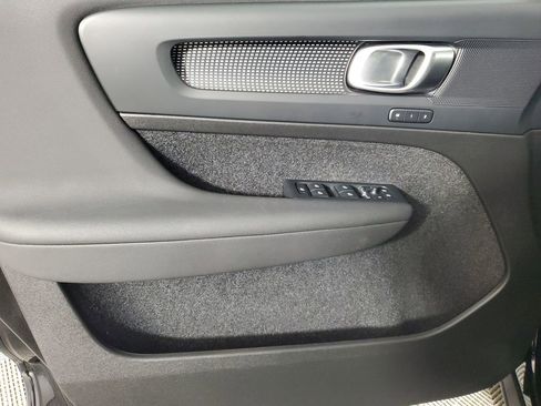 Certified 2025 Volvo XC40 B5 Plus AWD/4WD image 19