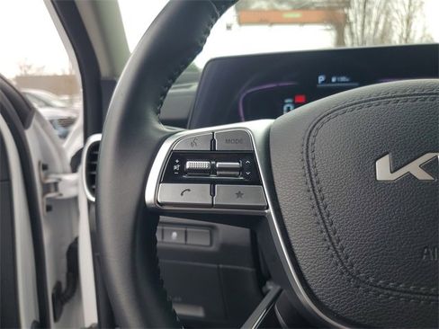 Used 2024 Kia Telluride LX image 17