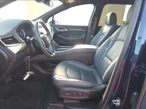 Used 2023 Buick Enclave Essence FWD image 5