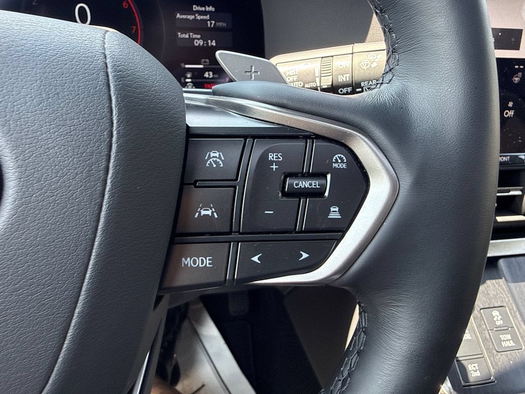 Used 2026 Lexus GX 550 w/ Accessory Package (2T) AWD/4WD image 31