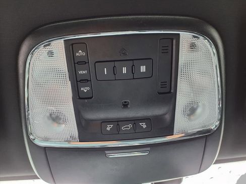 Used 2020 Jeep Grand Cherokee Limited image 16