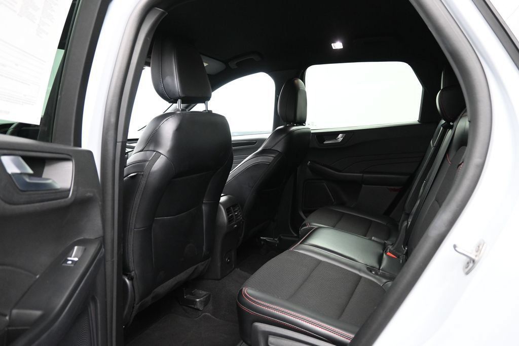 Used 2025 Ford Escape ST-Line Select AWD/4WD image 25