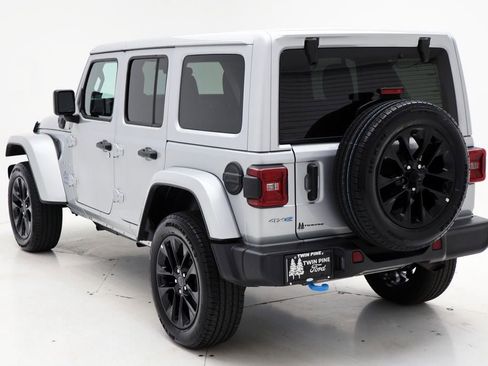 Used 2024 Jeep Wrangler Unlimited Sahara AWD/4WD image 7