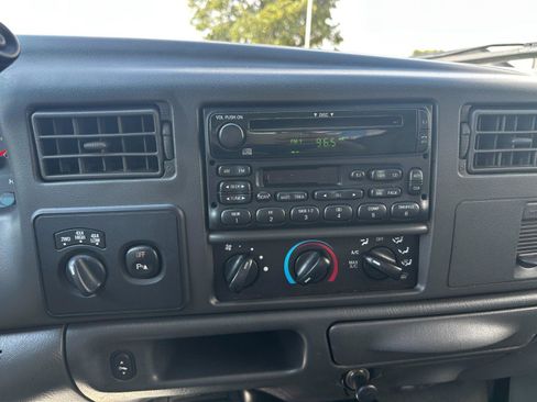 Used 2003 Ford F250 XL image 12