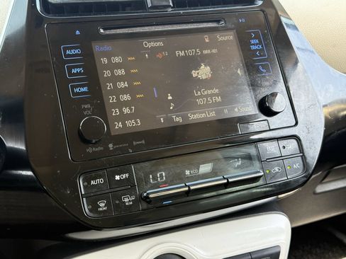 Used 2016 Toyota Prius Four w/ Advanced Technology Package FWD image 16