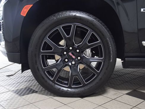 Used 2024 GMC Yukon XL Denali AWD/4WD image 29