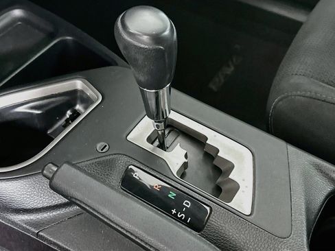 Used 2018 Toyota RAV4 XLE FWD image 25