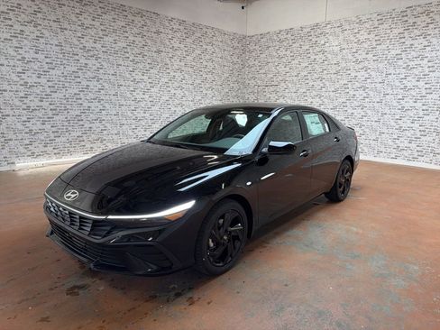 New 2026 Hyundai Elantra SEL Sport Premium FWD image 3