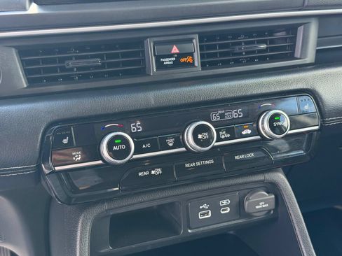 Used 2025 Honda Pilot EX-L image 24