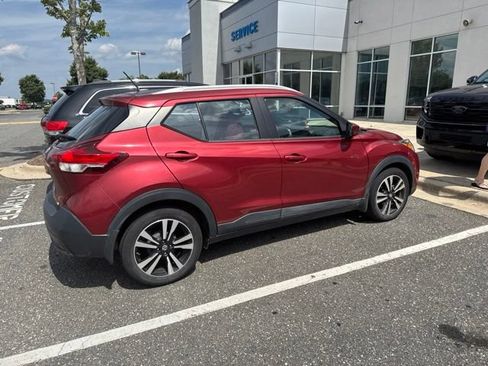 Used 2018 Nissan Kicks SV FWD image 6