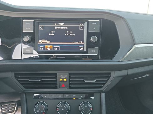 Used 2024 Volkswagen Jetta Sport image 19