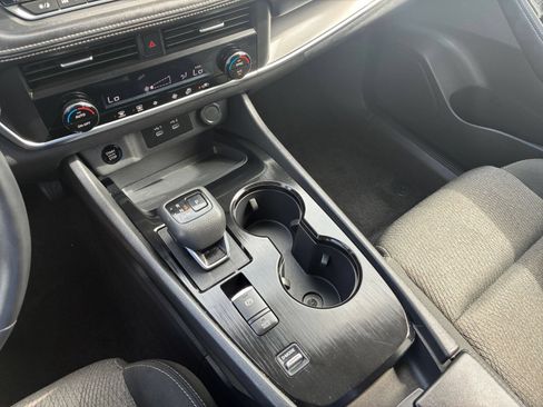 Used 2025 Nissan Rogue SV FWD image 43