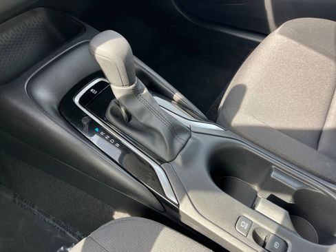 Used 2025 Toyota Corolla LE image 40