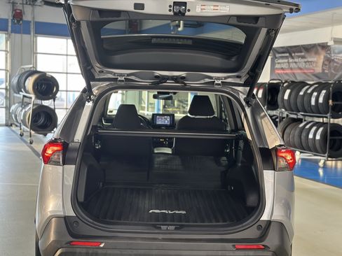 Used 2021 Toyota RAV4 XLE w/ Convenience Package AWD/4WD image 7