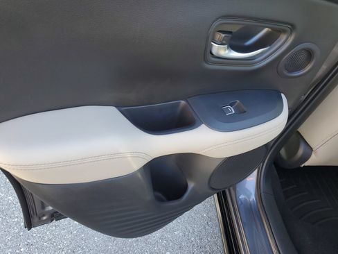 Used 2025 Honda HR-V EX-L image 15