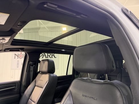 Used 2023 GMC Yukon XL Denali AWD/4WD image 10