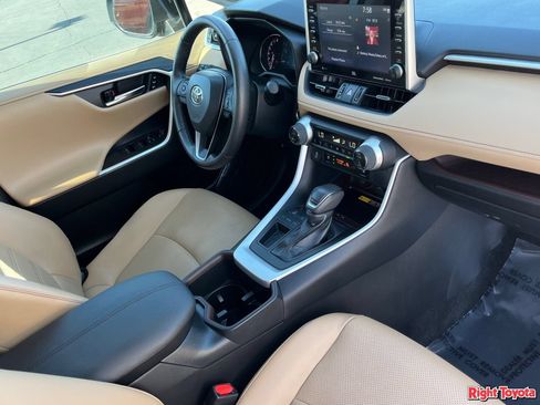 Used 2022 Toyota RAV4 Limited FWD image 13
