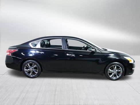 Used 2014 Nissan Altima 2.5 SL w/ Moonroof Package FWD image 8