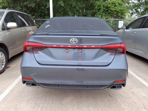 Used 2019 Toyota Avalon XLE w/ Moonroof Package image 5