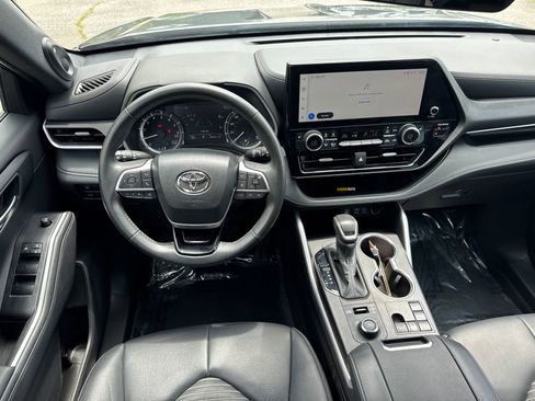 Used 2024 Toyota Highlander XSE AWD/4WD image 23