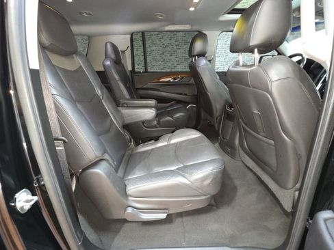 Used 2020 Cadillac Escalade ESV Luxury AWD/4WD image 11