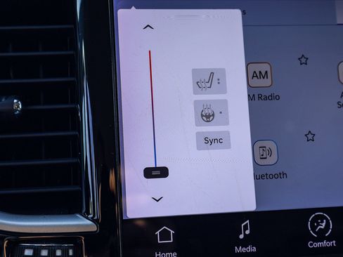 Used 2023 Chrysler Pacifica Touring-L image 8