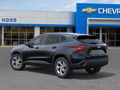 New 2026 Chevrolet Trax LS w/ LS Convenience Package FWD image 3