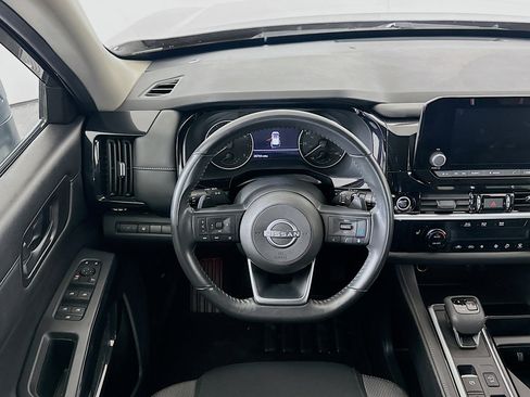 Used 2024 Nissan Pathfinder SV image 18