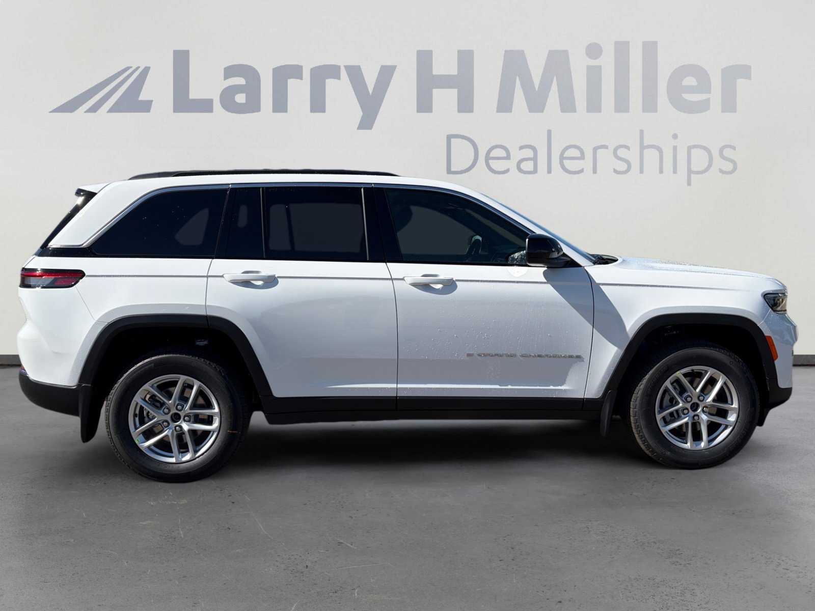 New 2026 Jeep Grand Cherokee Laredo X AWD/4WD image 7