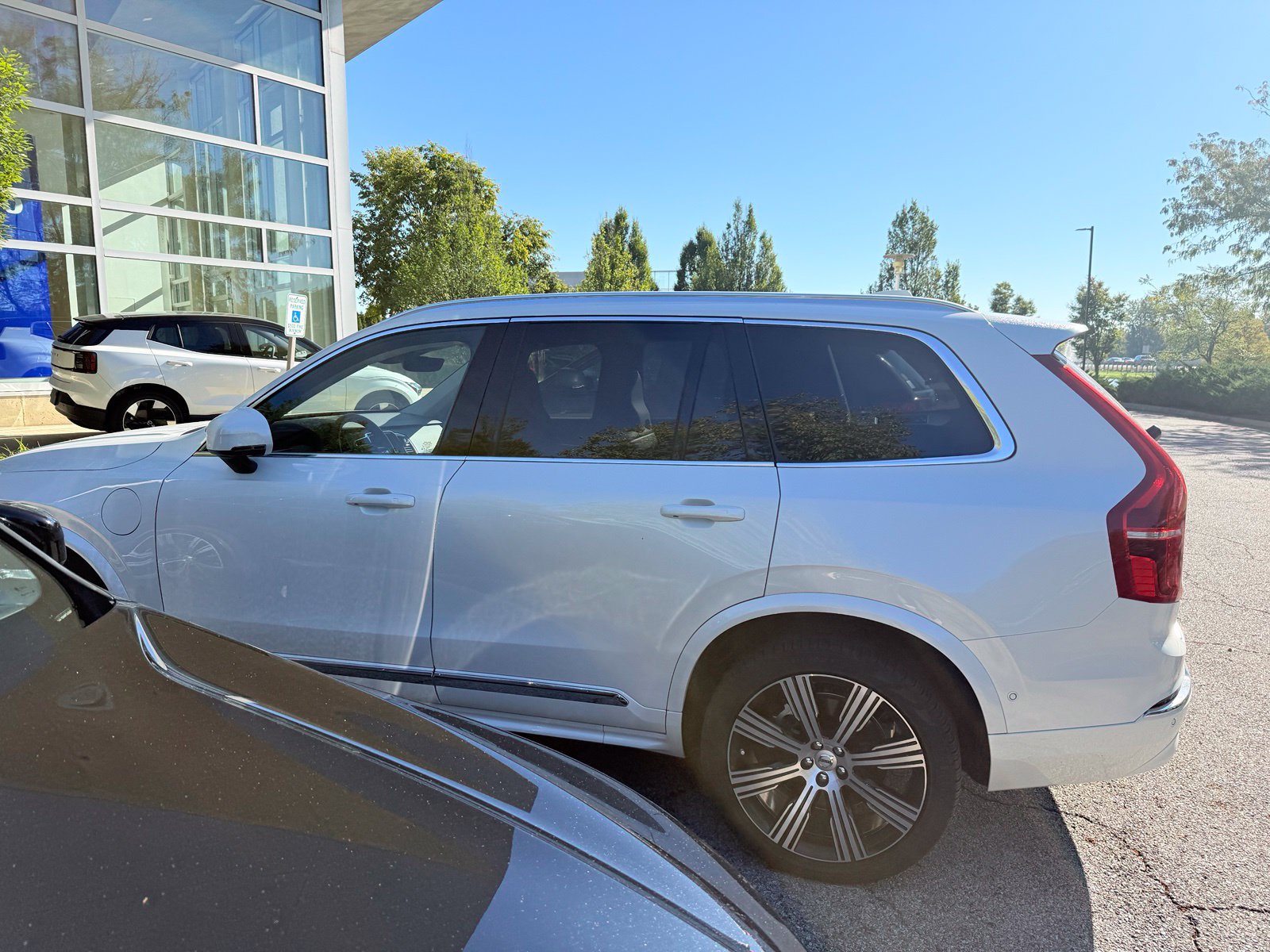 Used 2025 Volvo XC90 T8 Plus w/ Protection Package Premier AWD/4WD image 6