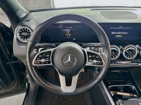Used 2023 Mercedes-Benz GLB 250 4MATIC image 16