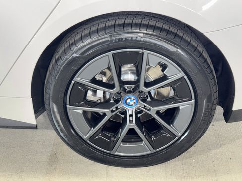 Used 2023 BMW i4 eDrive35 w/ Premium Package RWD image 36