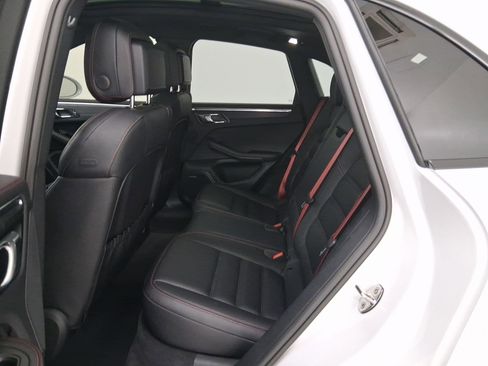 Certified 2025 Porsche Macan GTS image 12