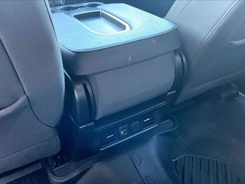 Used 2022 Chevrolet Silverado 1500 LT AWD/4WD image 32