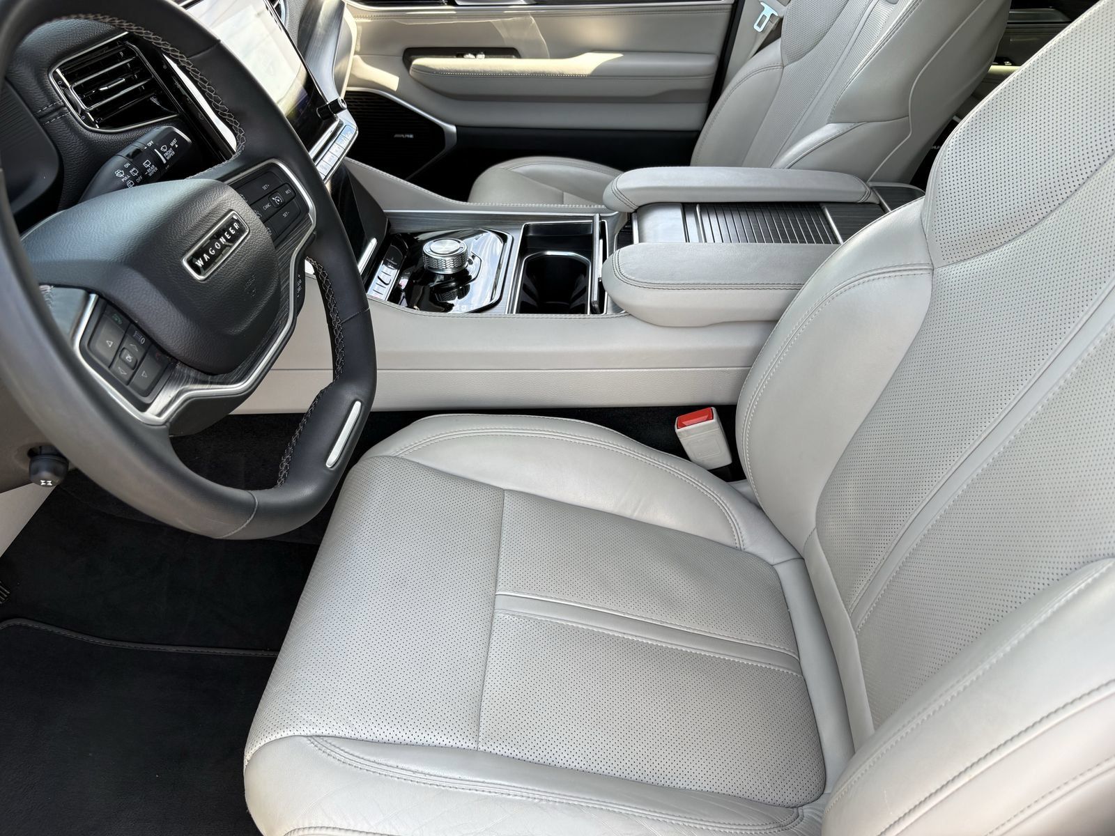 Used 2024 Jeep Wagoneer Series II w/ Flexible Seating Group RWD image 22