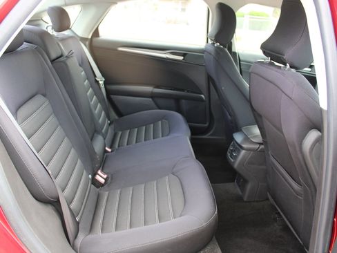 Used 2015 Ford Fusion SE FWD image 21