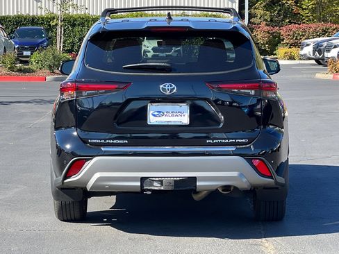Used 2024 Toyota Highlander Platinum image 5
