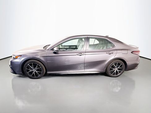 Used 2023 Toyota Camry SE image 6